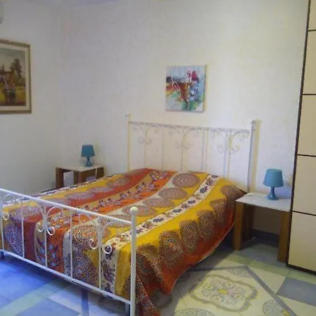 B. E B. Country House *