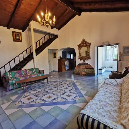 B. E B. Country House *